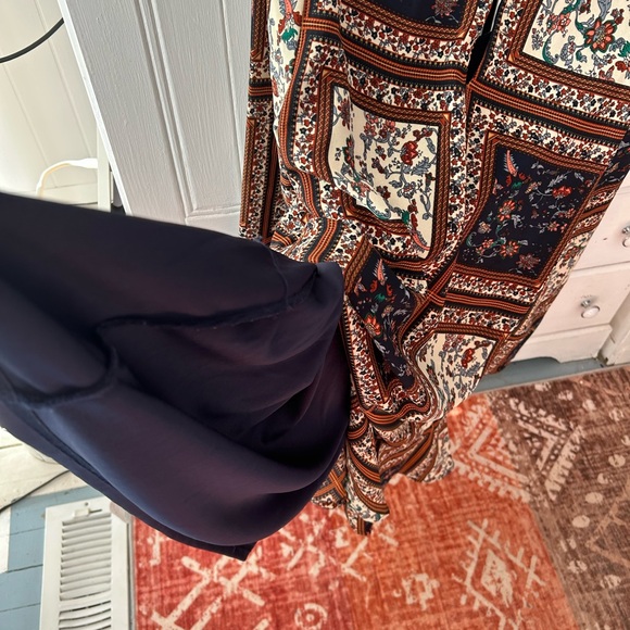 NWOT Lulu's Navy and Cream Lined Pattern Dress w/Bell Sleeves and Ruffle Bottom - Picture 5 of 15